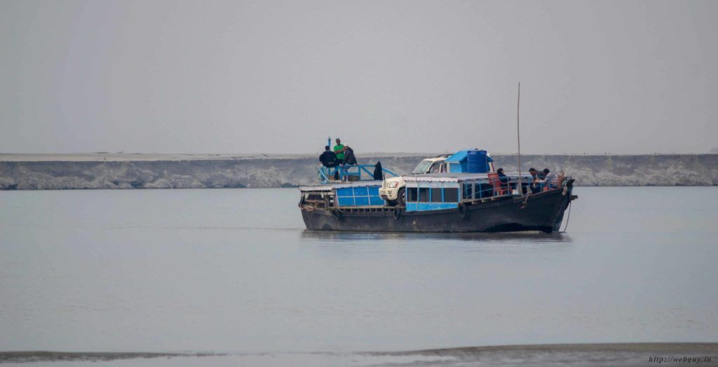 ferries plying between Jorhat and Majuli Islands