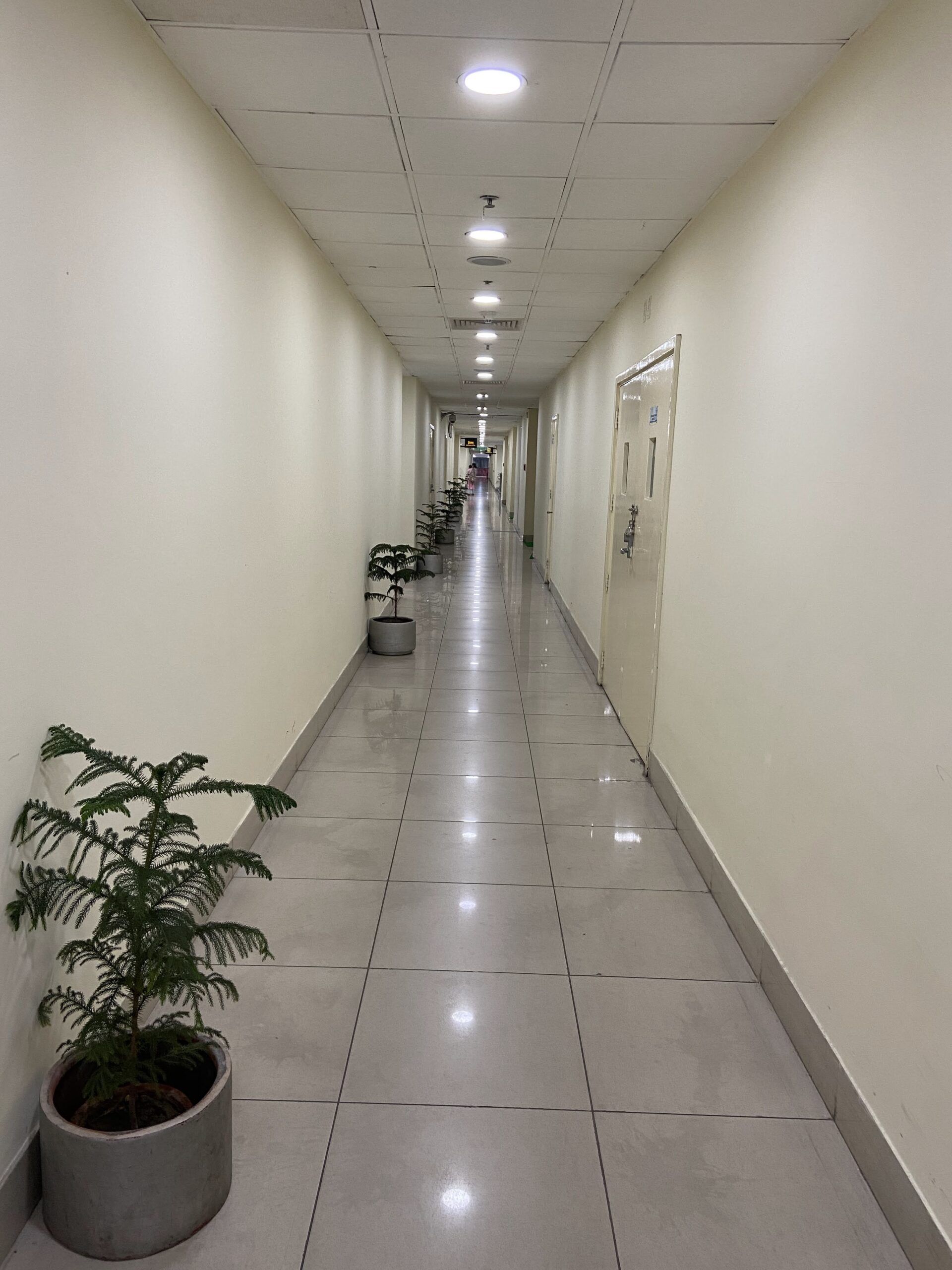 corridor of the Kolkata airport retiring room